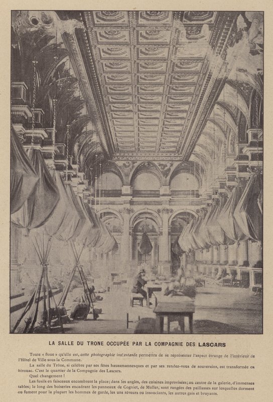 كومونة باريس ، La Salle Du Trone تحتلها La Compagnie Des Lascars (b / w photo) بواسطة مصور فرنسي