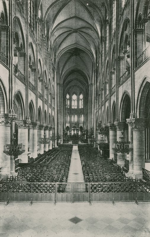 La Nef de lEglise Notre-Dame، Nave of the Church Notre-Dame (التصوير الفوتوغرافي) بواسطة مصور فرنسي
