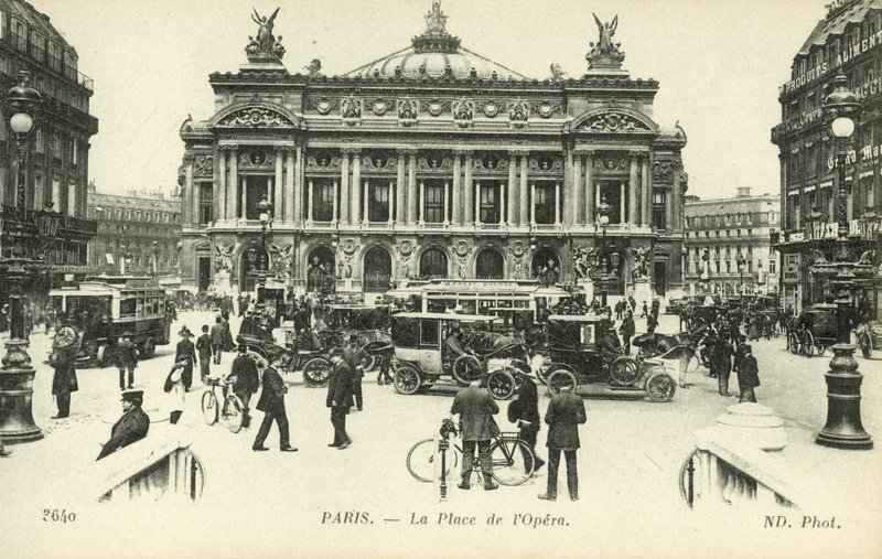 Place de l'Opera ، باريس (b / w photo) بواسطة مصور فرنسي