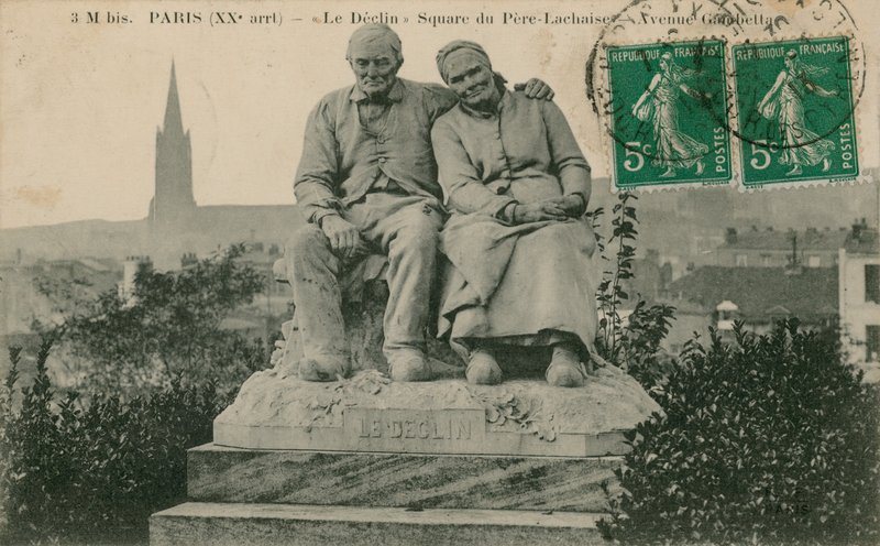 Le Declin (The Decline) ، تمثال في ساحة du Pere Lachaise ، باريس ، بقلم كليمنت ليوبولد شتاينر. أُرسلت البطاقة البريدية عام 1913. بواسطة مصور فرنسي