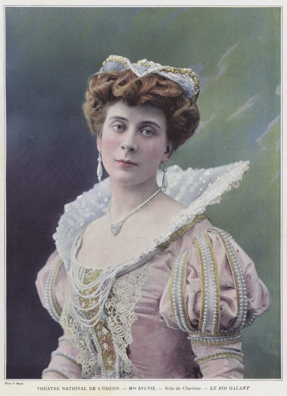 Mademoiselle Sylvie بدور شارلوت في Le Roi Galant (صورة ملونة) بواسطة مصور فرنسي