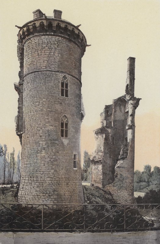 Mehun-sur-Yevre، Restes du Chateau، hill N بواسطة مصور فرنسي