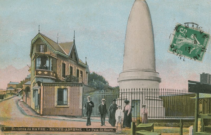 Pain de sucrre (نصب السكر) في Saint-Adresse بالقرب من Le Havre. ضريح بني في ذكرى شارل Lefebvre-Desnouettes. أُرسلت البطاقة البريدية عام 1913. بواسطة مصور فرنسي