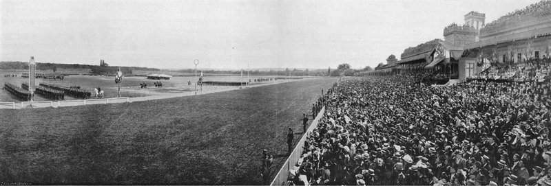 باريس - La Revue du 14 Juillet a Longchamp (b / w photo) بواسطة مصور فرنسي