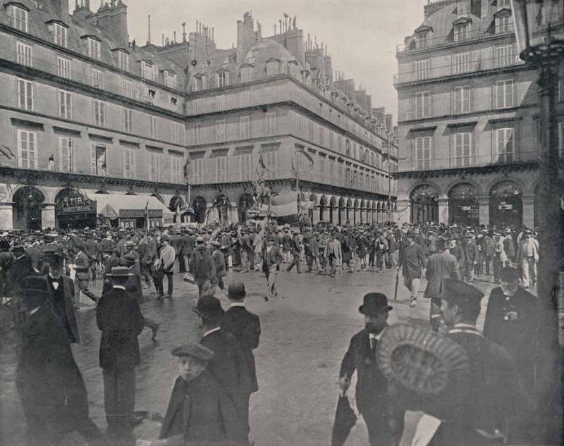 باريس: Place de Rivoli (b / w photo) بواسطة مصور فرنسي
