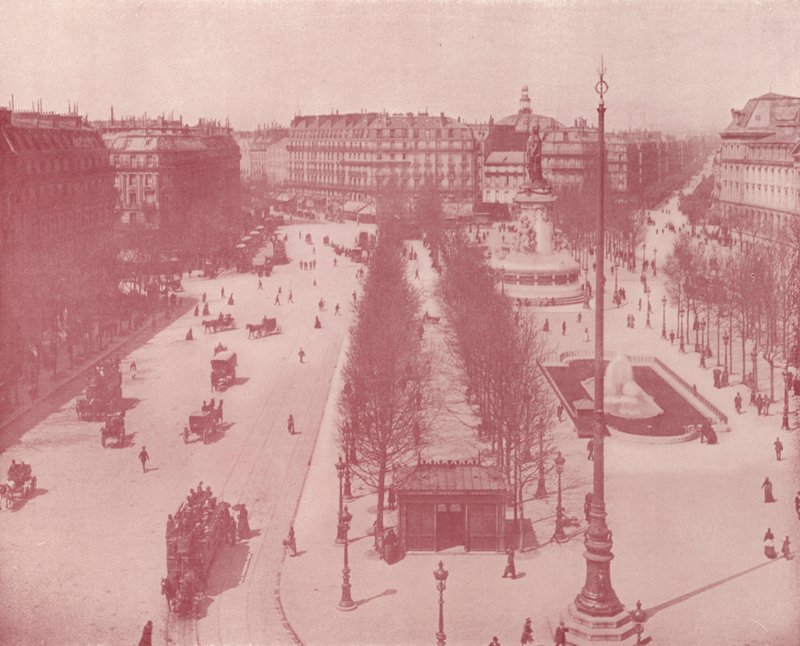 باريس: Place de la Republique (b / w photo) بواسطة مصور فرنسي