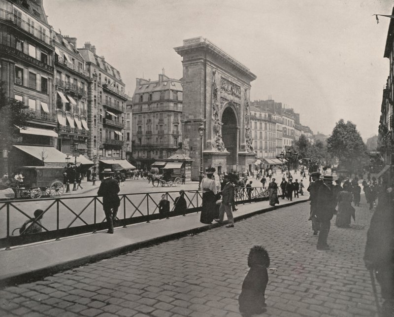 باريس: Porte St Denis ، ساعة الغداء (صورة بالأبيض والأسود) بواسطة مصور فرنسي