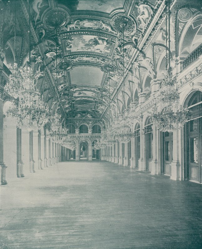 باريس: The Ball-Room ، Hotel de Ville (b / w photo) بواسطة مصور فرنسي