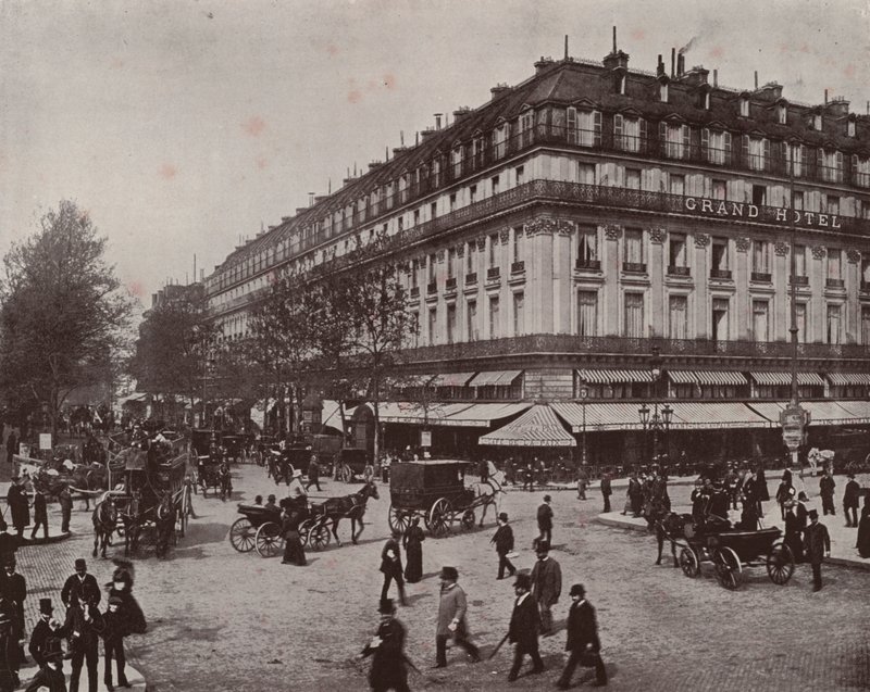 باريس: The Grand Hotel and Cafe de la Paix (b / w photo) بواسطة مصور فرنسي