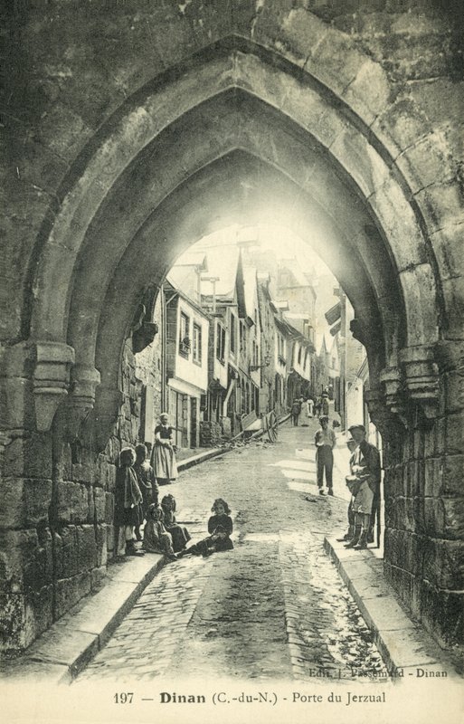 Rue du Jezual ، دينان (b / w photo) بواسطة مصور فرنسي