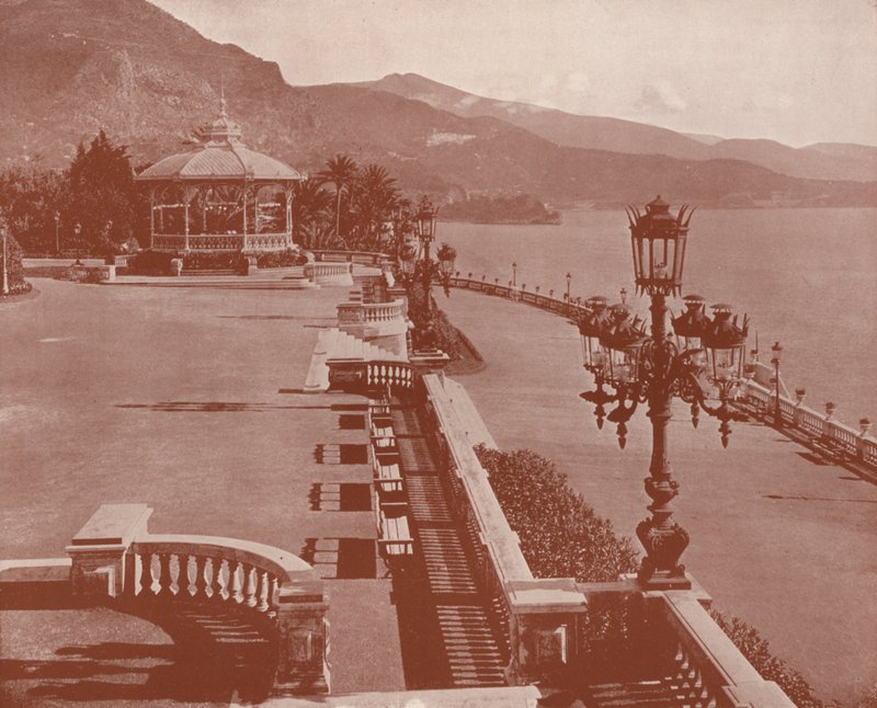 Sea Terrace of the Casino Gardens (صورة b / w) بواسطة مصور فرنسي