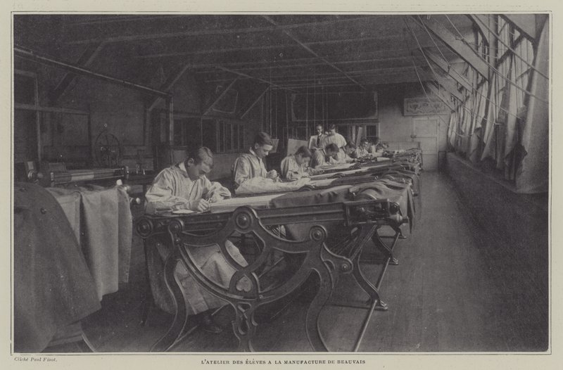 ورشة عمل للطلاب في Beauvais Tapestry Manufacture ، فرنسا (صورة بالأبيض والأسود) بواسطة مصور فرنسي