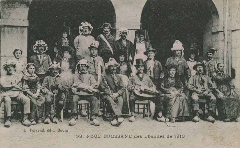 زفاف بريسان إيبودز عام 1913. تم إرسال البطاقة البريدية عام 1913. بواسطة مصور فرنسي