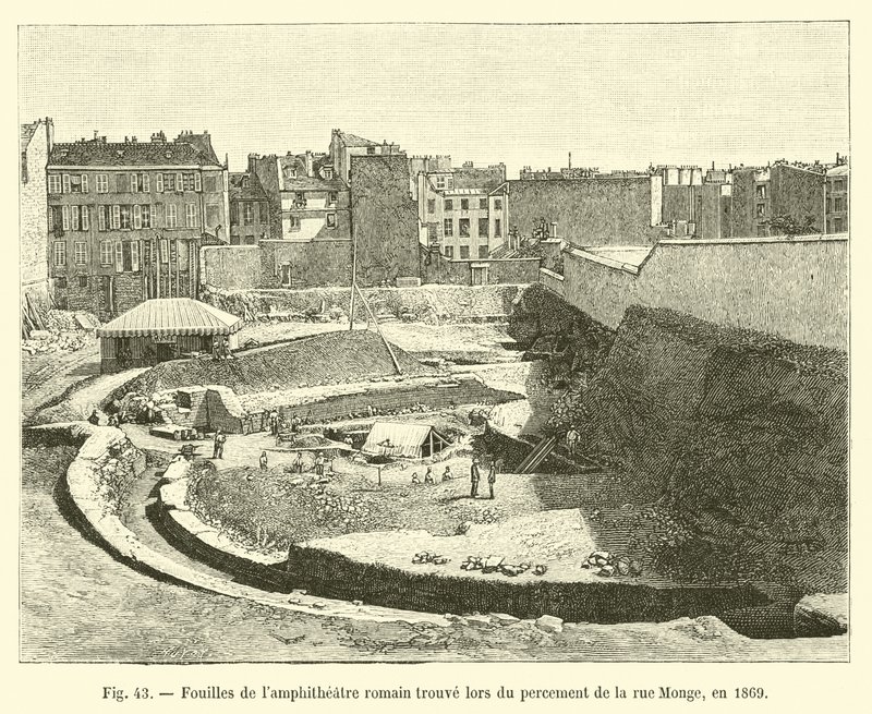 تم العثور على حفريات المدرج الروماني أثناء حفر شارع مونج ، في عام 1869 بواسطة المدرسة الفرنسية