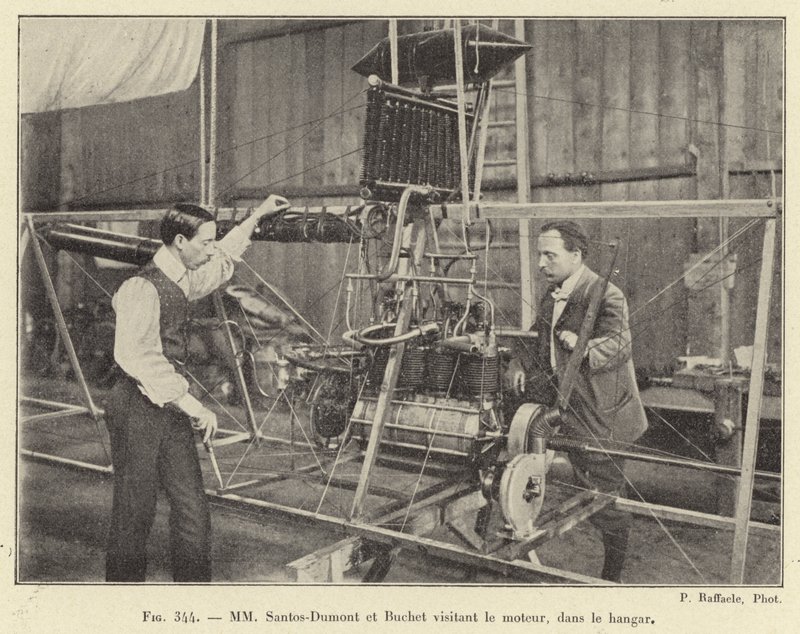 MM Santos-Dumont et Buchet visitant le moteur, dans le hangar (engraving) بواسطة المدرسة الفرنسية