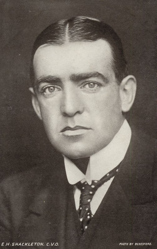 إرنست شاكلتون (1874-1922)، مستكشف بريطاني من أنتاكتيك (صورة فوتوغرافية بالأبيض والأسود) بواسطة جورج تشارلز بيريسفورد