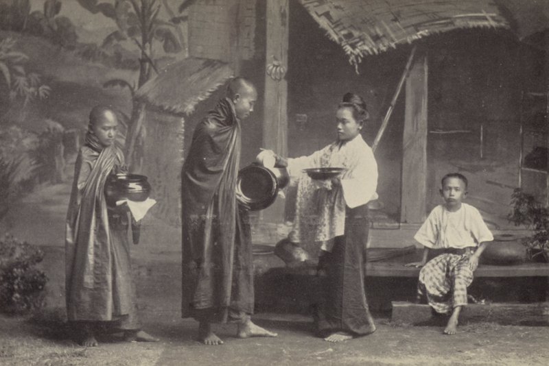بورما: The Pongyi مع وعاء التسول (صورة أبيض وأسود) بواسطة جورج بيرتين سكوت