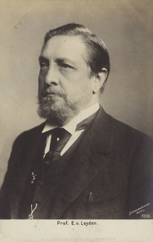 البروفسور إرنست فيكتور فون لايدن (1832-1910)، طبيب ألماني (صورة فوتوغرافية بالأبيض والأسود) بواسطة مصور ألماني