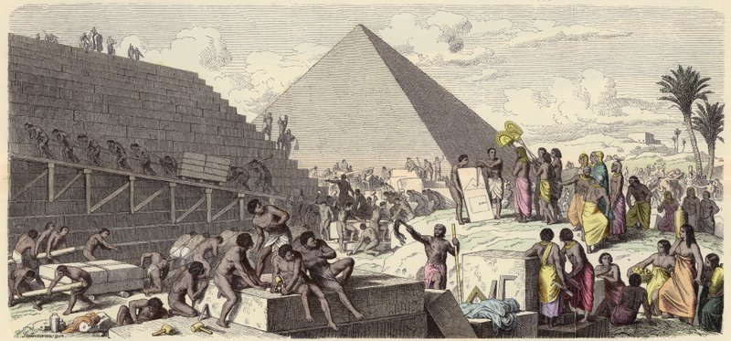 بناء الأهرامات في مصر القديمة (نقش ملون) بواسطة هاينريش لوتيمان