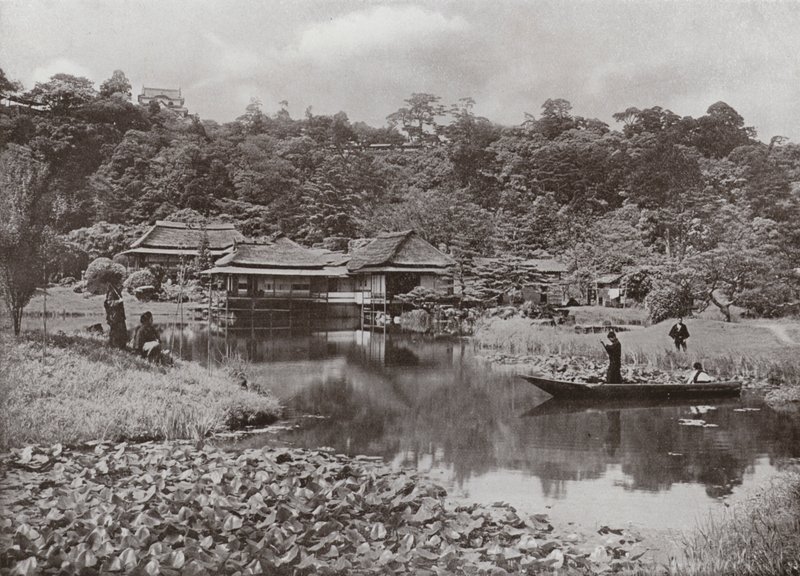 The Ha-Kei-Tei Inn and Garden at Hikone (صورة b / w) بواسطة هربرت بونتينج
