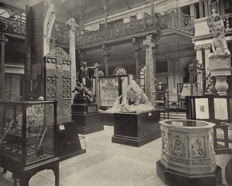 Central Court, Dublin Museum of Science and Art (b/w photo) بواسطة مصور ايرلندي