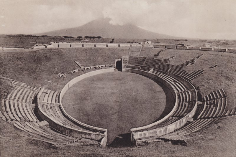Anfiteatro ، المدرج (b / w photo) بواسطة مصور إيطالي