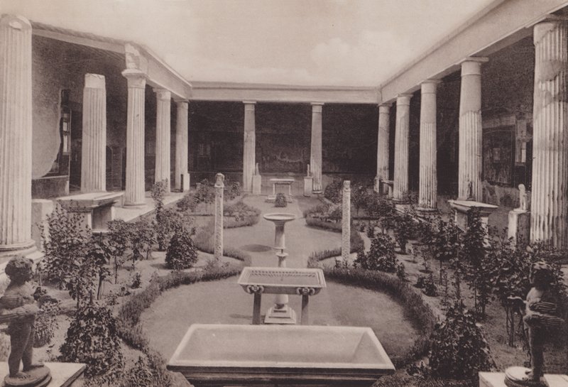 Casa Dei Vettii ، Peristilio ، House of the Vettii ، the Peristyle (b / w photo) بواسطة مصور إيطالي