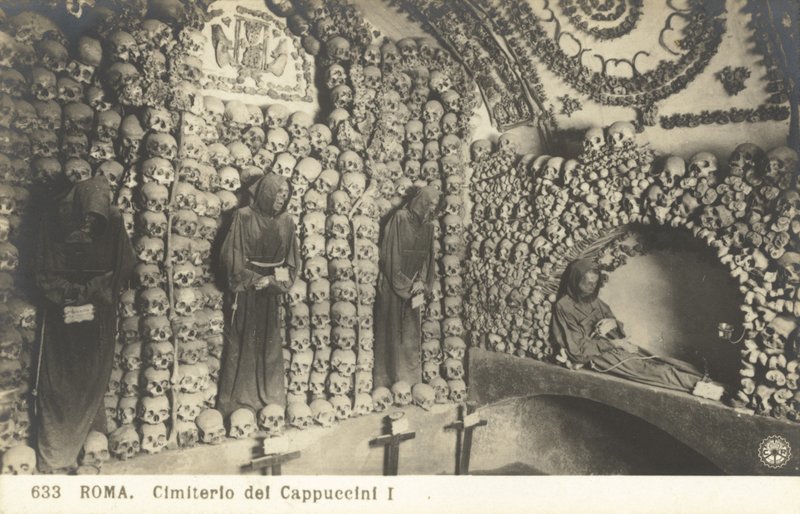 Cimiterio dei Cappuccini (b/w photo) بواسطة مصور إيطالي