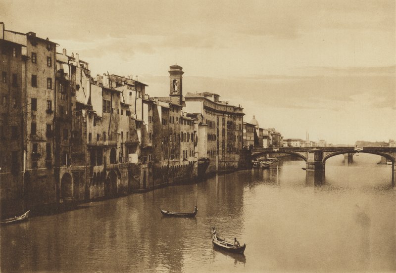 فلورنسا / فلورنسا: منظر لأرنو مع Ponte a S Trinita (صورة بالأبيض والأسود) بواسطة مصور إيطالي