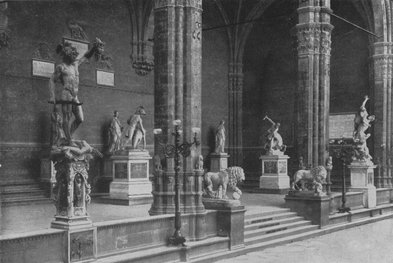 فلورنسا ، Loggia dell'Orgagna ، Perseus تظهر رأس Medusa (b / w photo) بواسطة مصور إيطالي