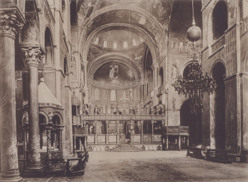 Interno Chiesa S Marco (b/w photo) بواسطة مصور إيطالي