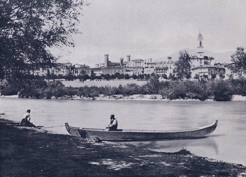 إيطاليا: Ivrea (b / w photo) بواسطة مصور إيطالي