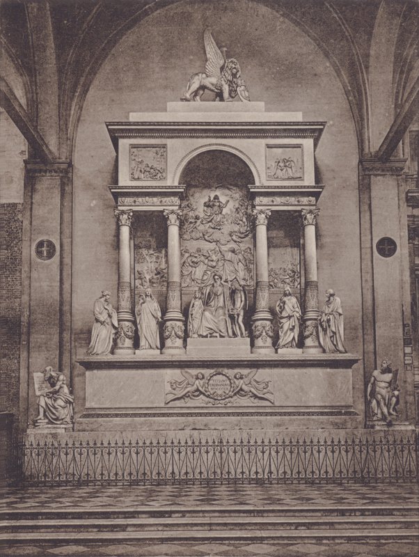 Monumento A Tiziano (صورة b / w) بواسطة مصور إيطالي