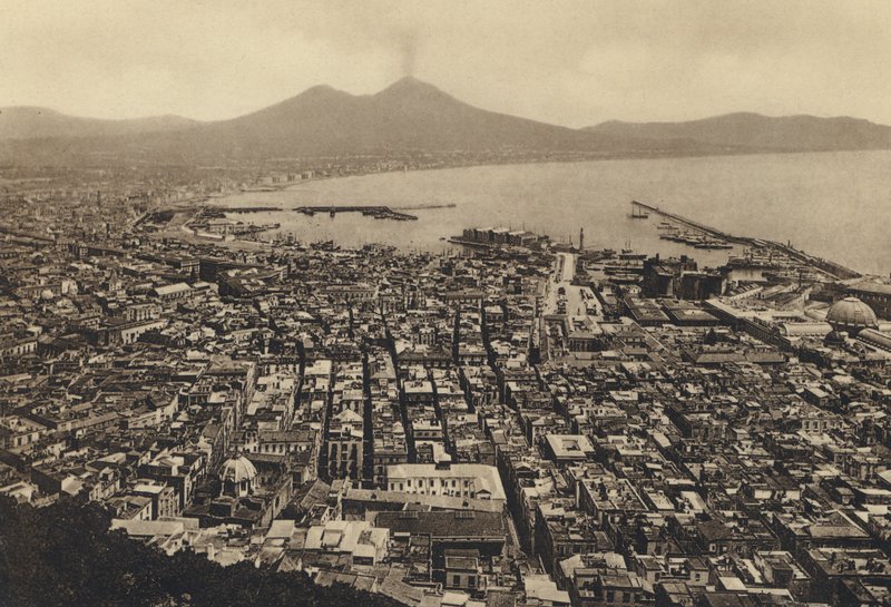 نابولي: Panorama Da S Martino (b / w photo) بواسطة مصور إيطالي