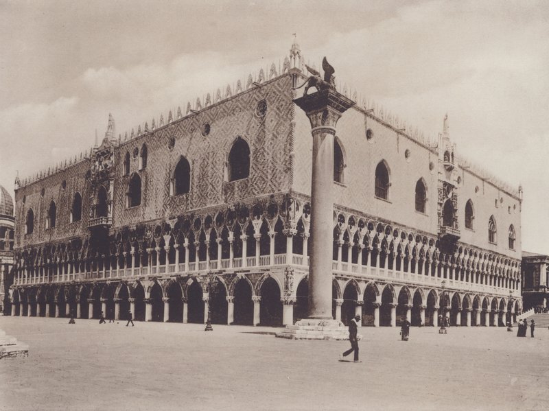 Palazzo Ducale (صورة b / w) بواسطة مصور إيطالي