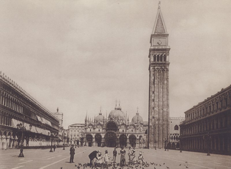 بيازا إس ماركو (صورة b / w) بواسطة مصور إيطالي