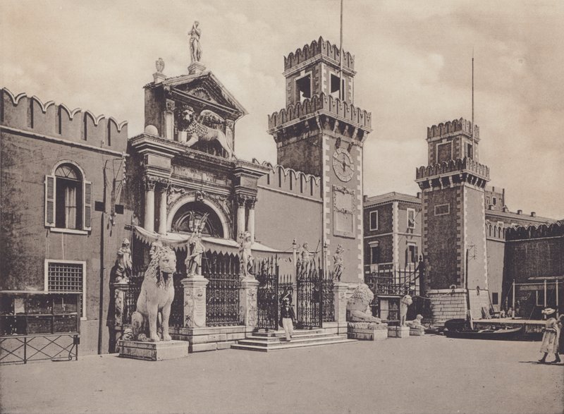 رويال ماريتايم أرسنال (صورة b / w) بواسطة مصور إيطالي