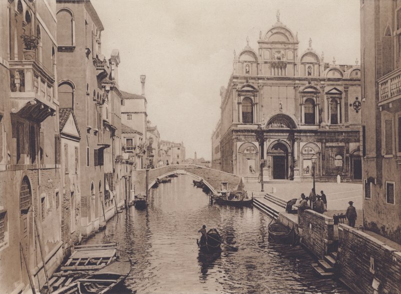 Rio Dei Mendicanti (b/w photo) بواسطة مصور إيطالي