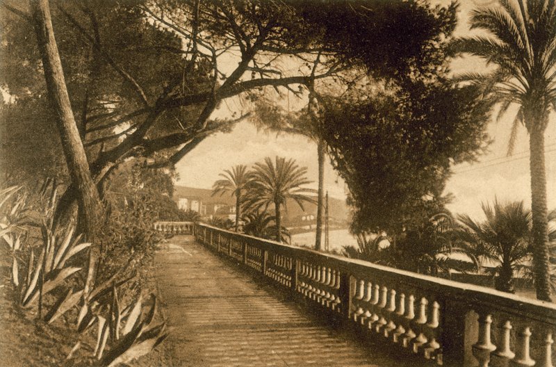 سان ريمو ، جيارديني (صورة بالأبيض والأسود) بواسطة مصور إيطالي