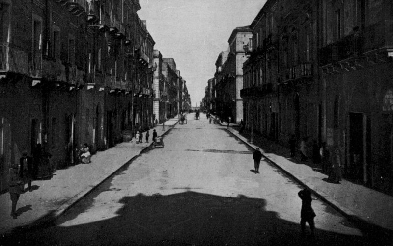تارانتو ، عبر Anfiteatro (صورة b / w) بواسطة مصور إيطالي