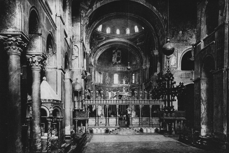Venezia, Chiesa S Marco, Interno (b/w photo) بواسطة مصور إيطالي