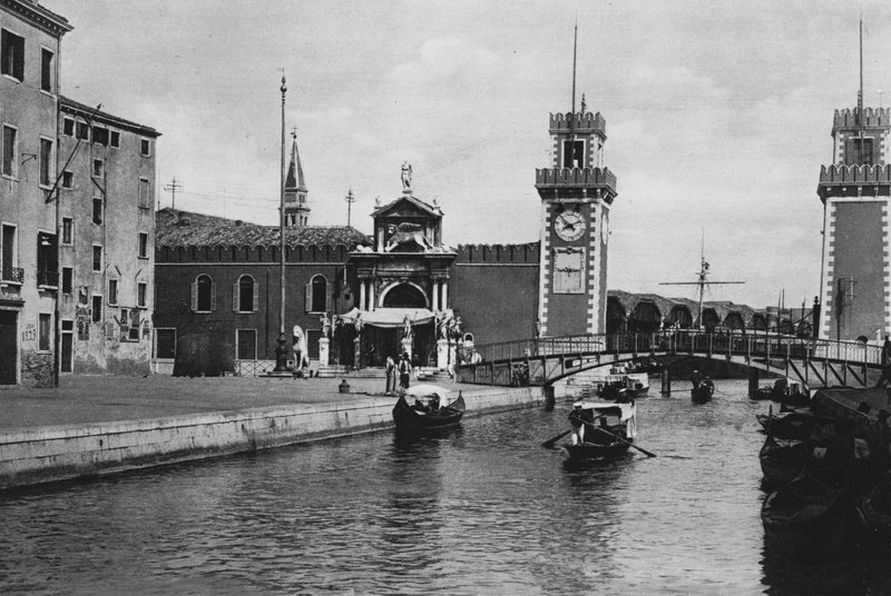 البندقية ، أرسينال (صورة b / w) بواسطة مصور إيطالي