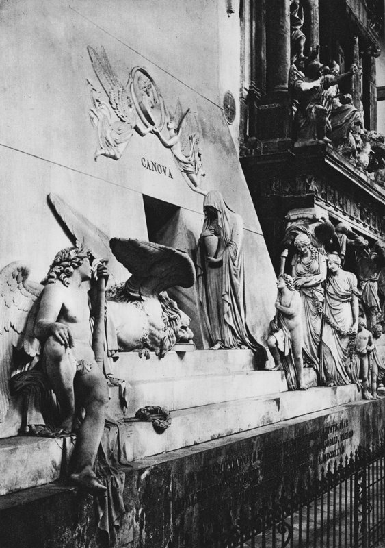 Venezia, Monumento a Canova (b/w photo) بواسطة مصور إيطالي
