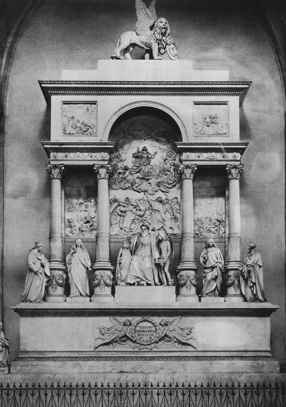 Venezia, Monumento a Tiziano Vecellio (b/w photo) بواسطة مصور إيطالي