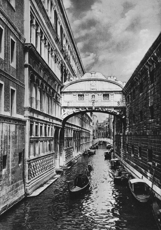 Venezia, Ponte dei Sospiri (b/w photo) بواسطة مصور إيطالي