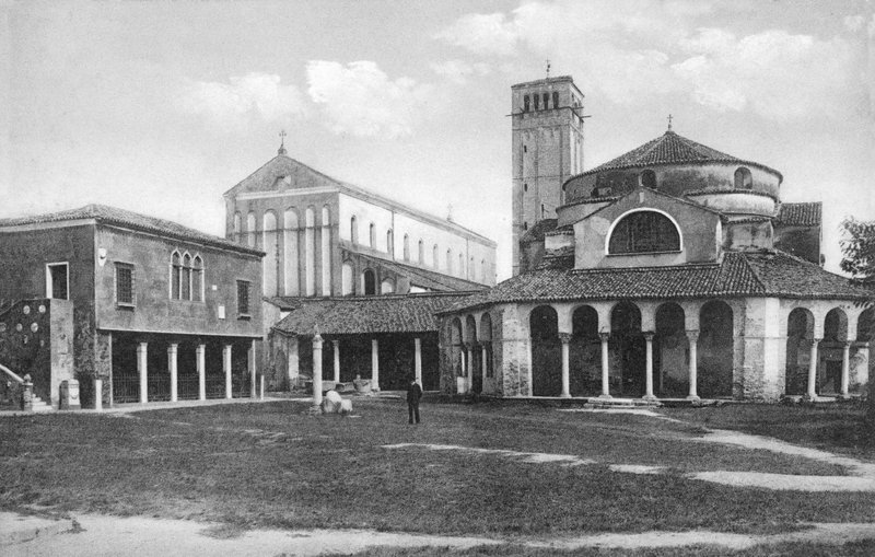 البندقية ، Torcello ، Chiesa Di S Fosca (b / w photo) بواسطة مصور إيطالي