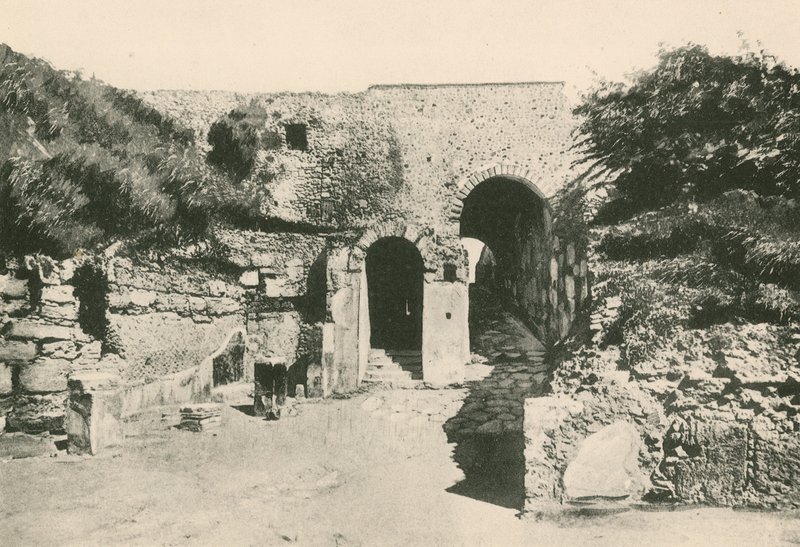 البوابة البحرية كما هي (الحفر) بواسطة المدرسة الايطالية