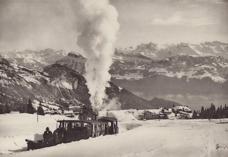 Rigi Kaltbad ، قطار الرياضات الشتوية في Vitznau Rigi Bahn (صورة b / w) بواسطة جين جابريل