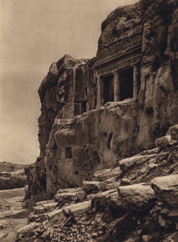القدس ، مغارة القديس جيمس في وادي قدرون (b / w photo) بواسطة كارل جروبر