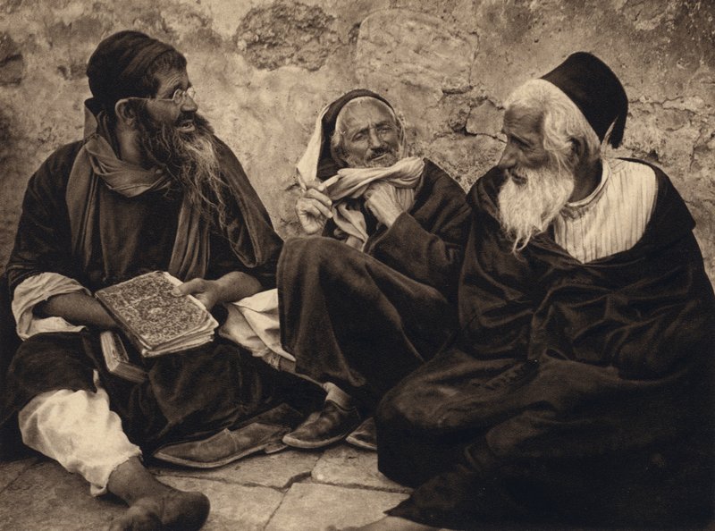 القدس ، يهود في مكان البكاء (b / w photo) بواسطة كارل جروبر
